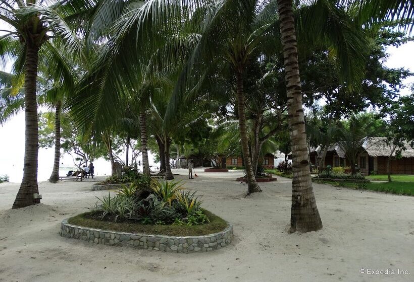 Отель Whites And Greens Beach Resort