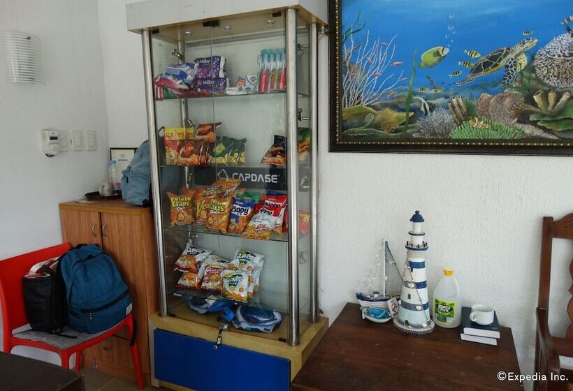 Отель Whites And Greens Beach Resort