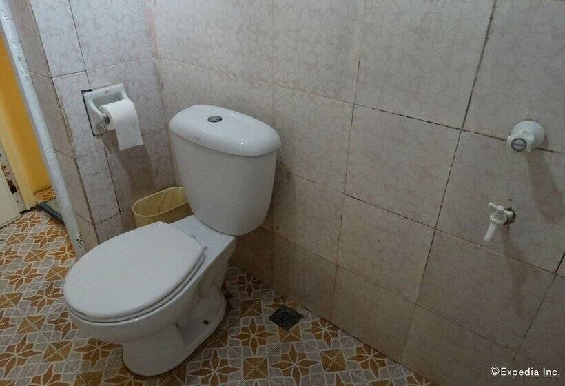 Отель Whites And Greens Beach Resort