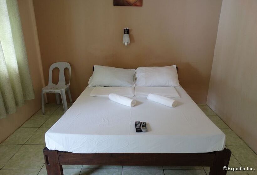 Отель Whites And Greens Beach Resort