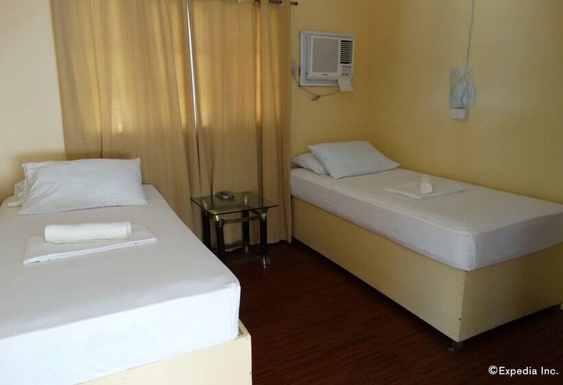 Отель Whites And Greens Beach Resort