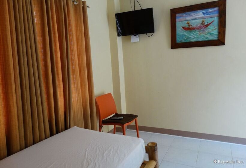 Отель Whites And Greens Beach Resort