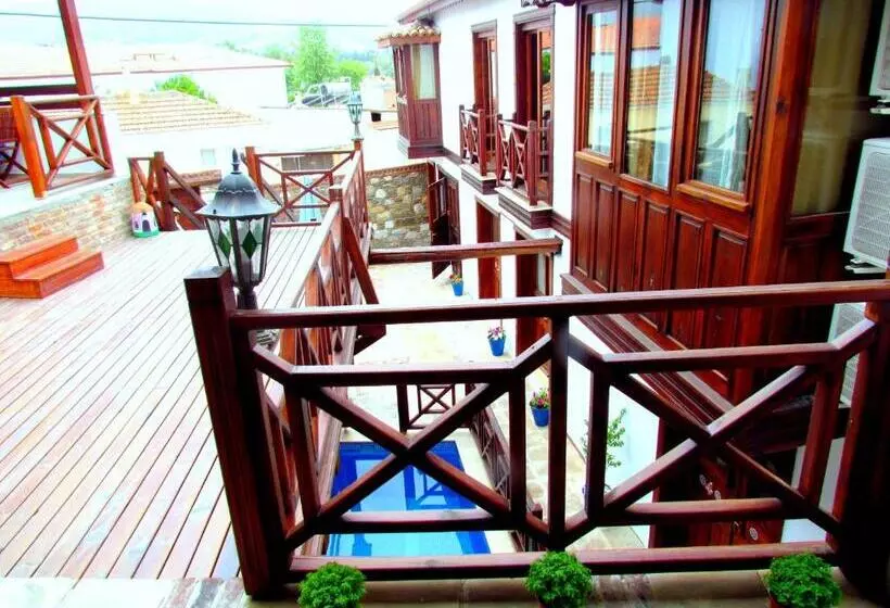 פנסיון Amazon Petite Palace