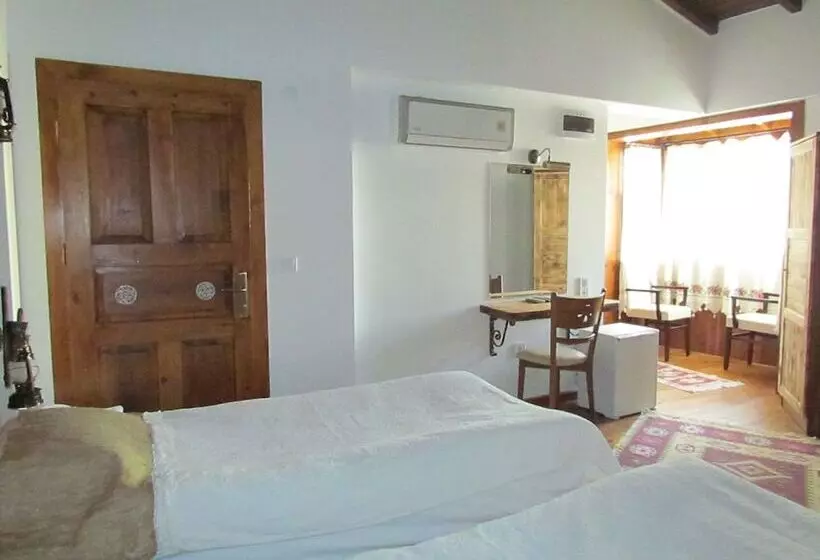 פנסיון Amazon Petite Palace