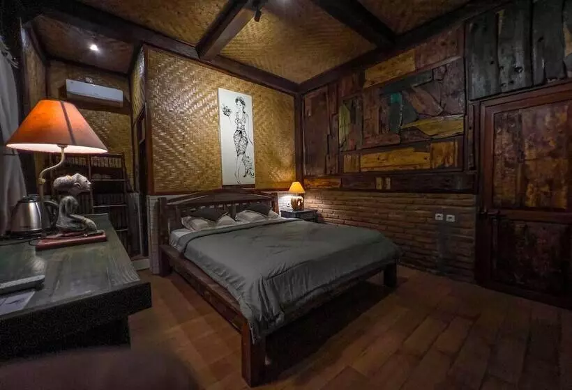 Pondok Pitaya Hotel, Surfing & Yoga