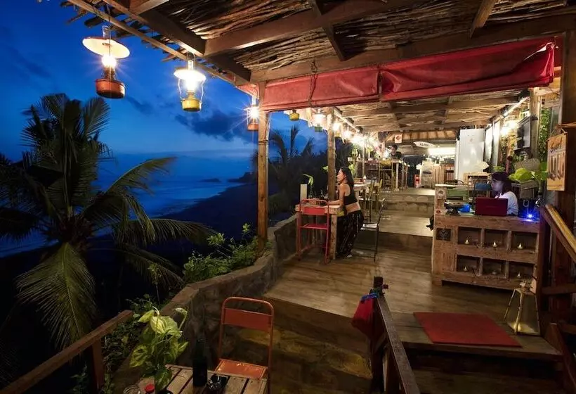 Pondok Pitaya Hotel, Surfing & Yoga