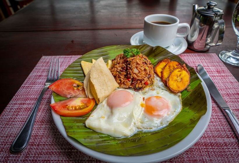 Chateau Arenal Hotel & Restaurante