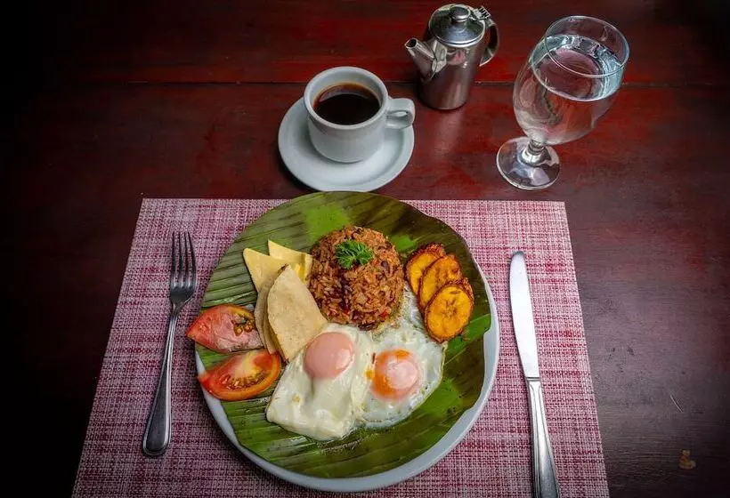 Chateau Arenal Hotel & Restaurante