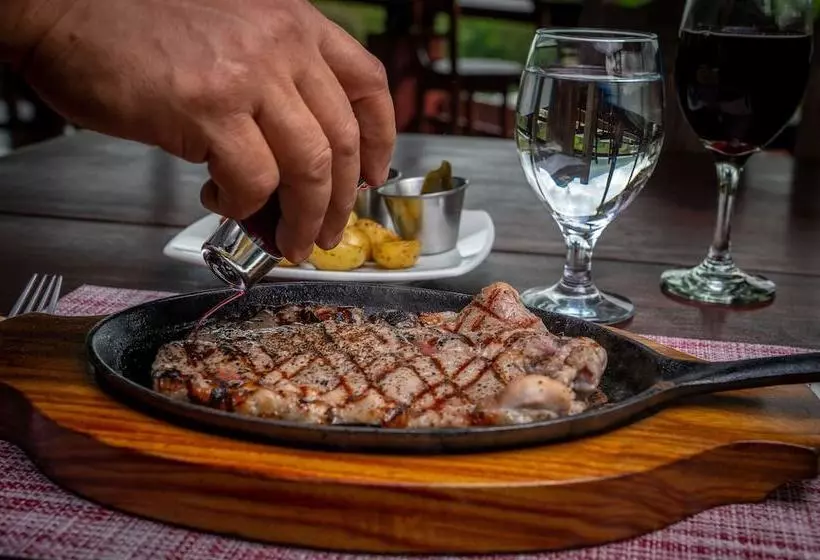 Chateau Arenal Hotel & Restaurante