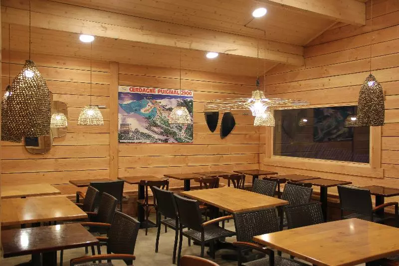 Hotelli Ecolodge Puigmal 2900 Lodges In Move