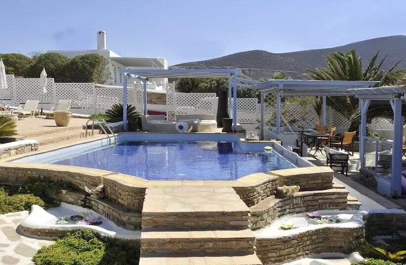 Blue Dolphin Antiparos Villas And Suites