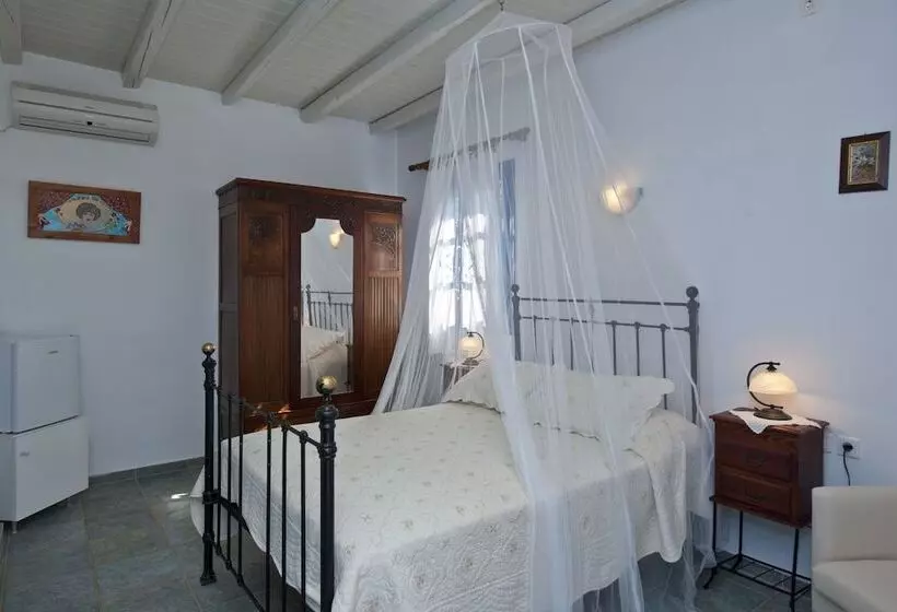 Blue Dolphin Antiparos Villas And Suites