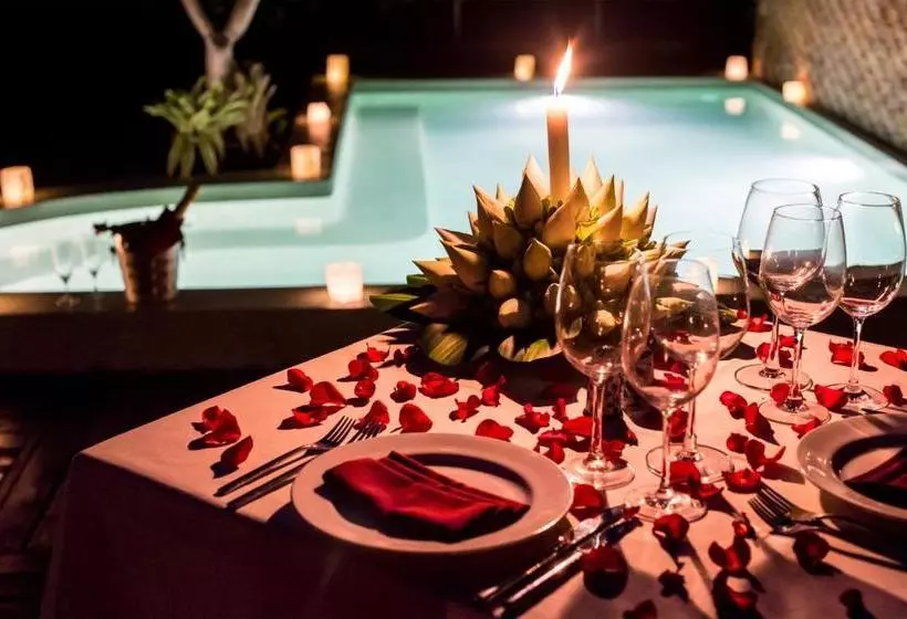 هتل De Sarann Villa