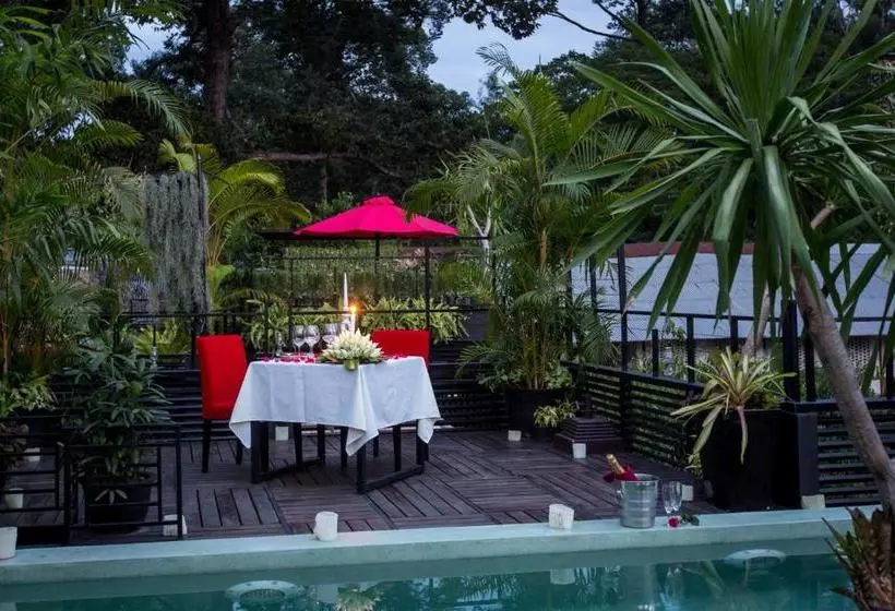 هتل De Sarann Villa