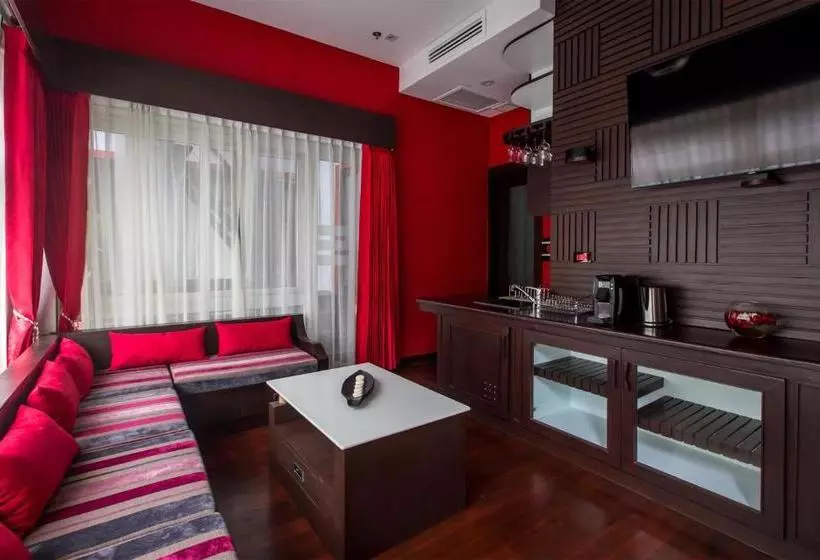 هتل De Sarann Villa