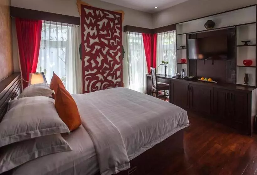 هتل De Sarann Villa