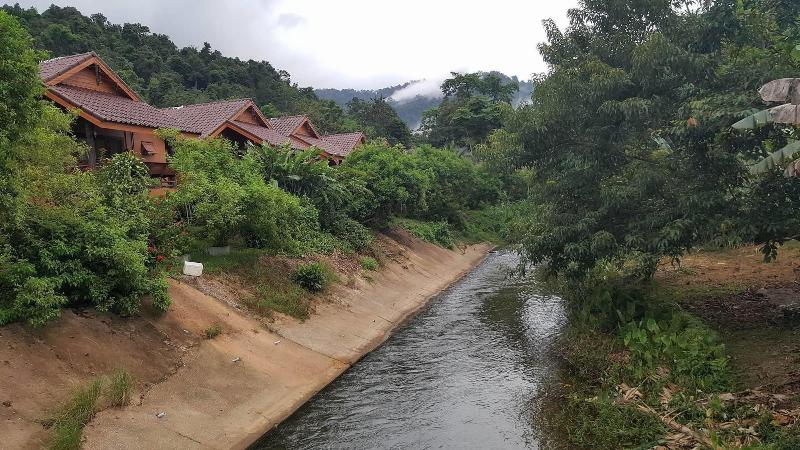 Отель Khaosok Rainforest Resort