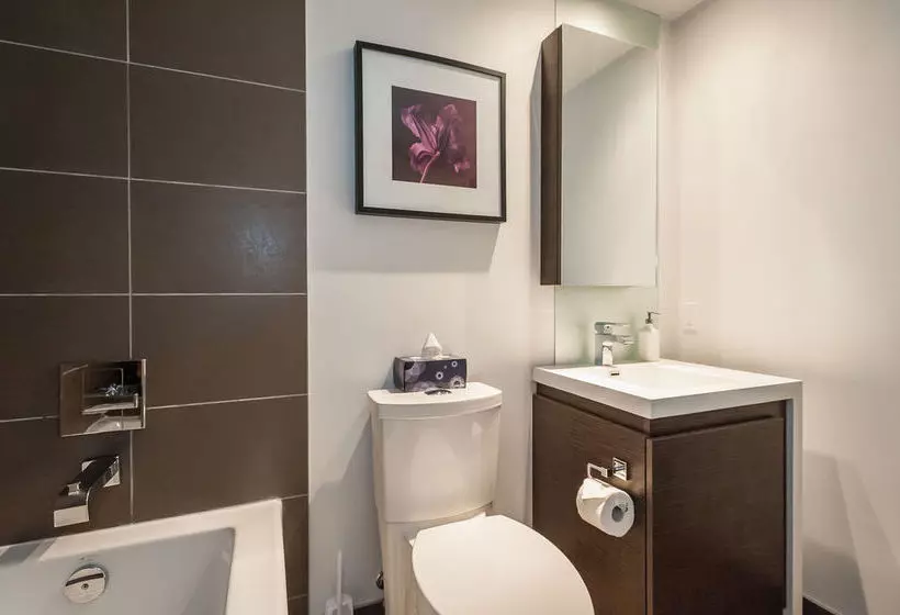 בית מלון כפרי Life Suites - King West Loft