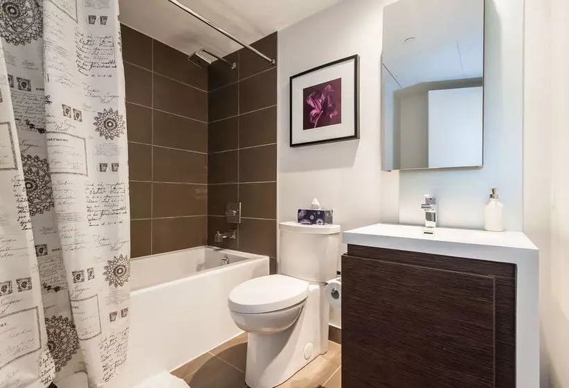 בית מלון כפרי Life Suites - King West Loft