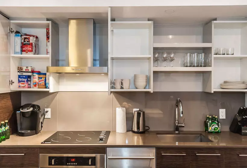 בית מלון כפרי Life Suites - King West Loft