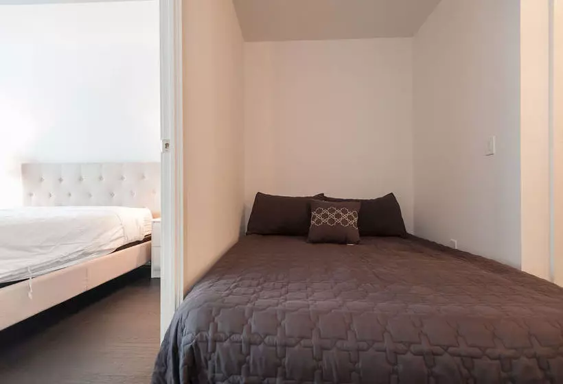 בית מלון כפרי Life Suites - King West Loft