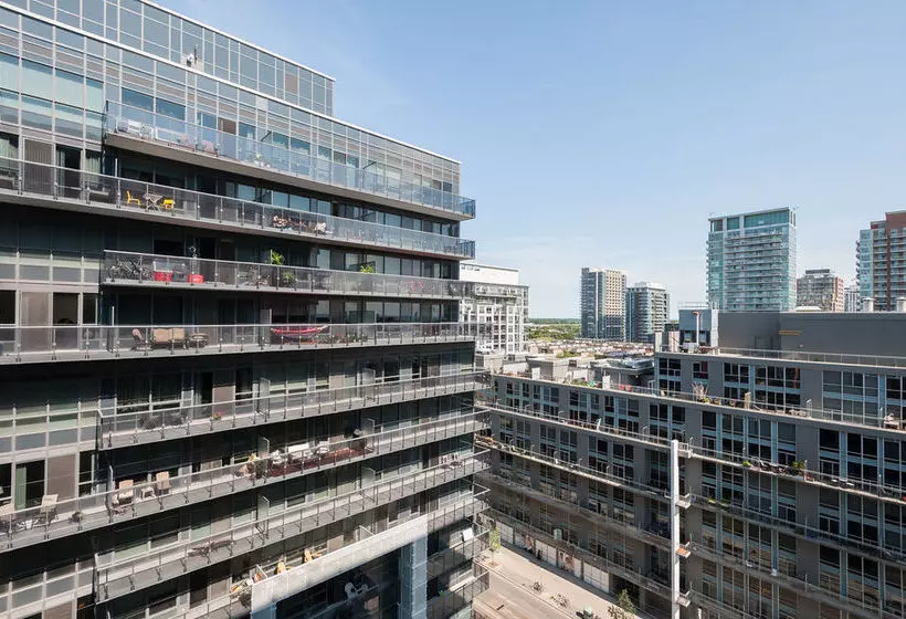 בית מלון כפרי Life Suites - King West Loft