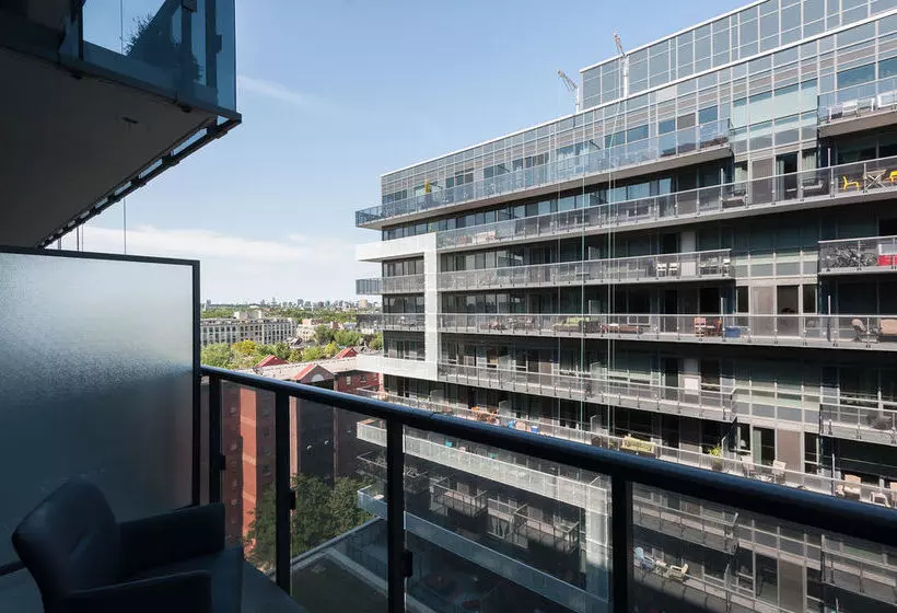 בית מלון כפרי Life Suites - King West Loft