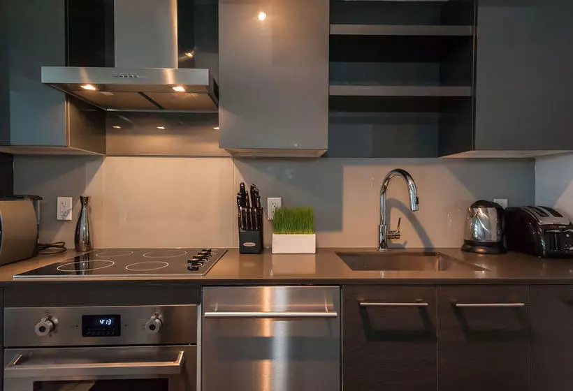 בית מלון כפרי Life Suites - King West Loft