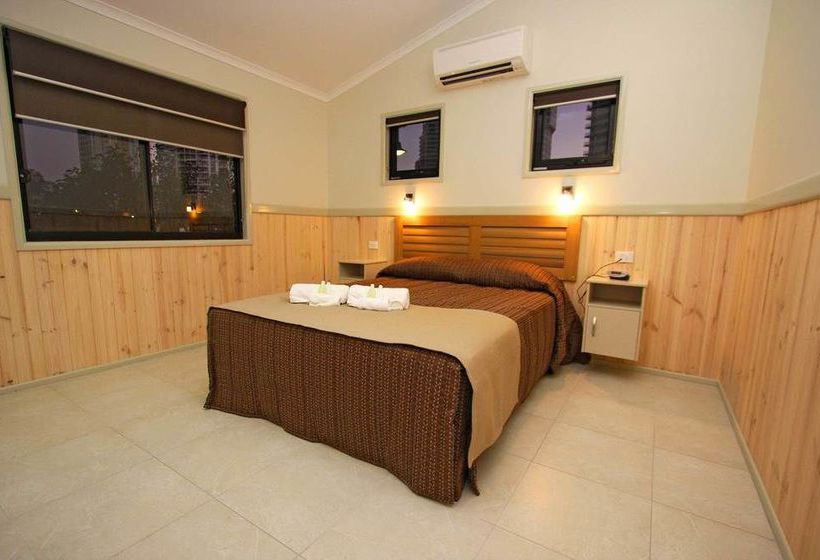 בית מלון כפרי Main Beach Tourist Park