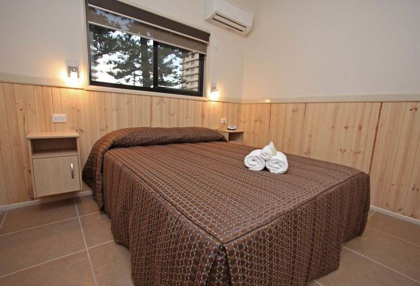 בית מלון כפרי Main Beach Tourist Park