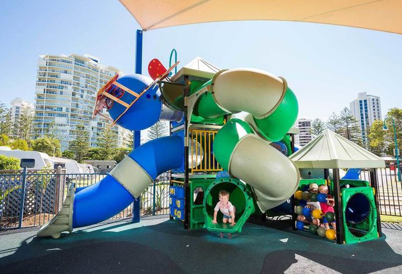 בית מלון כפרי Main Beach Tourist Park