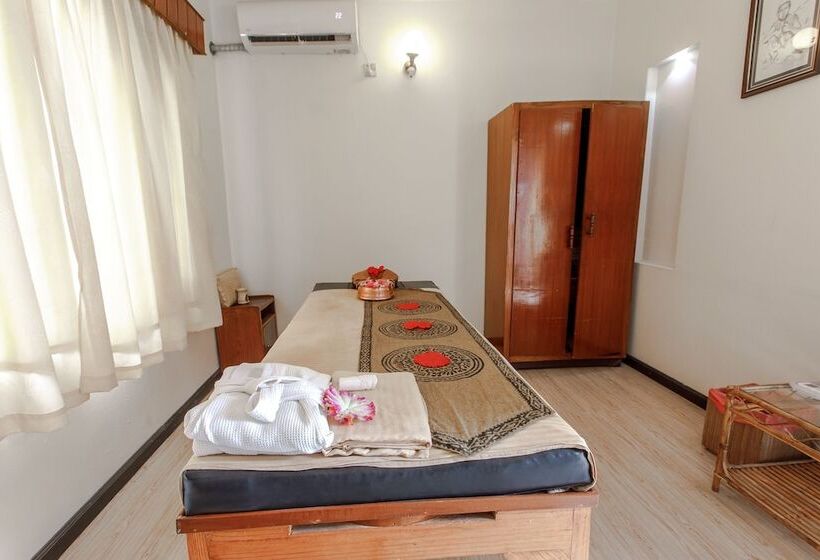 هتل The Lakeside Retreat By Ime Hospitality Pvt Ltd