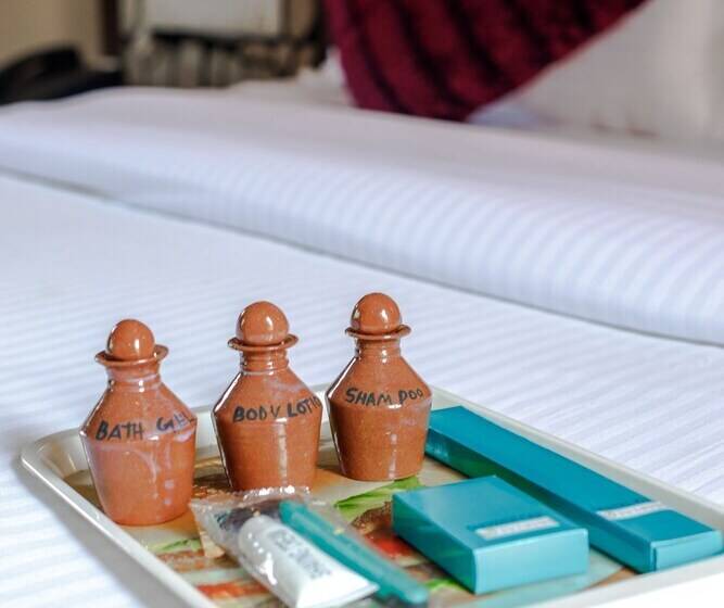 هتل The Lakeside Retreat By Ime Hospitality Pvt Ltd