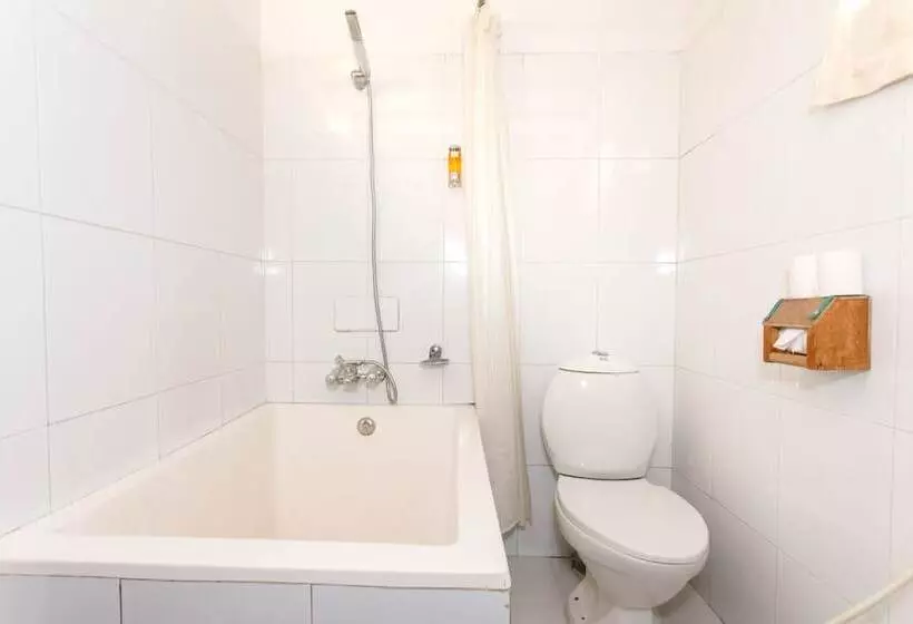 هتل The Lakeside Retreat By Ime Hospitality Pvt Ltd