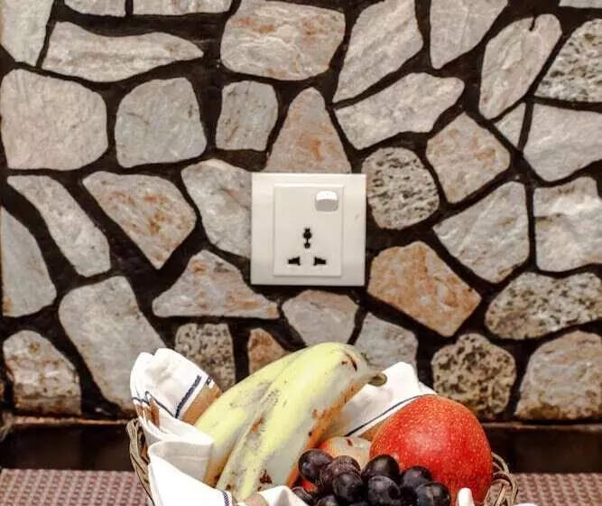 هتل The Lakeside Retreat By Ime Hospitality Pvt Ltd