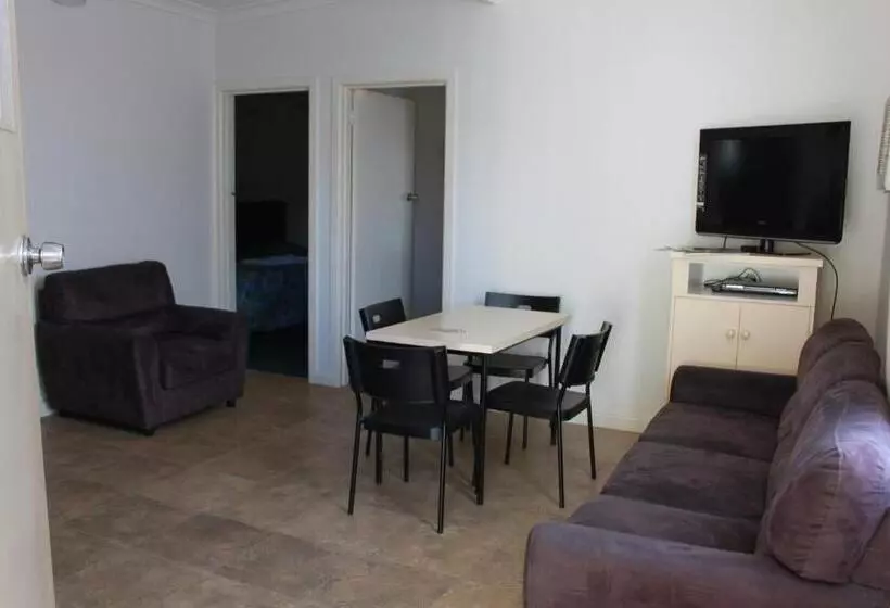 Pelicans Motel San Remo