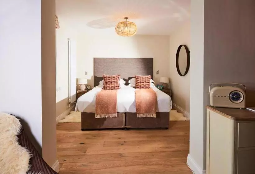 פנסיון The Fish