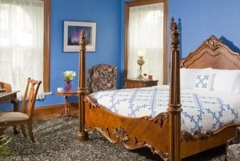 The Carriage House Inn Bed & Breakfast