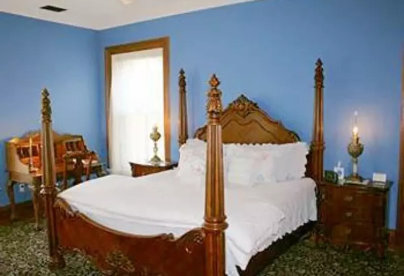 The Carriage House Inn Bed & Breakfast