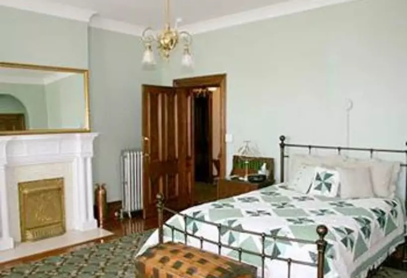 The Carriage House Inn Bed & Breakfast