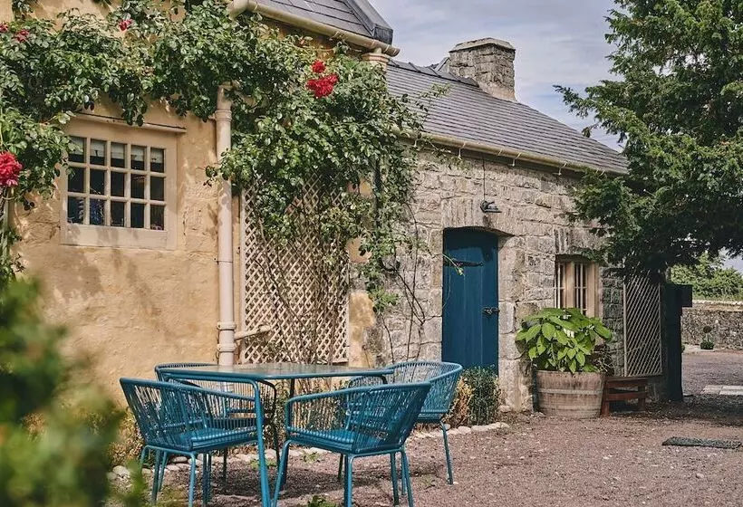 Alium Cottage Gileston Manor