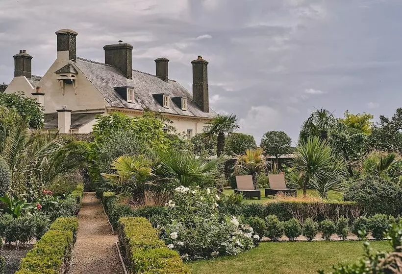 Alium Cottage Gileston Manor