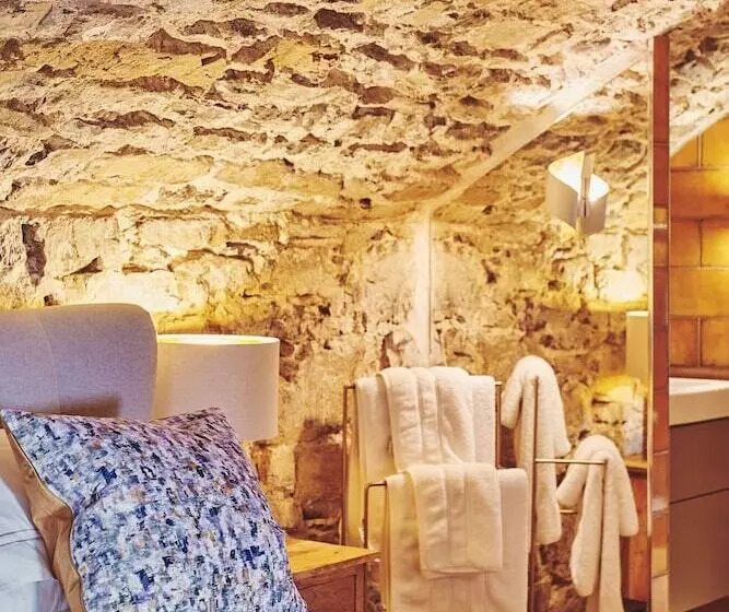 Alium Cottage Gileston Manor