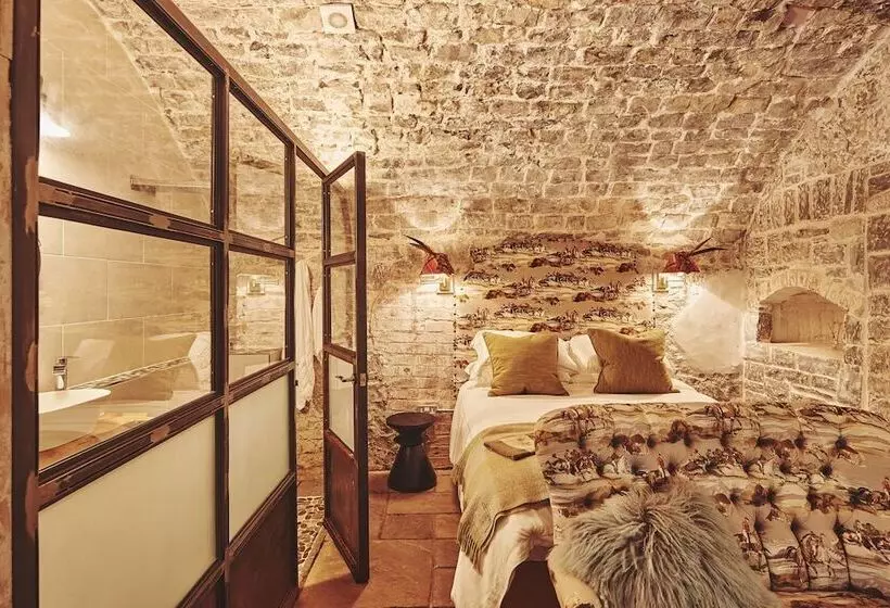 Alium Cottage Gileston Manor