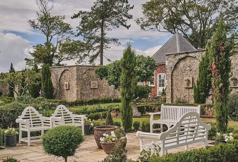 Alium Cottage Gileston Manor