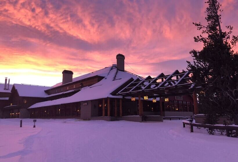 منتجع Old Faithful Snow Lodge & Cabins   Inside The Park