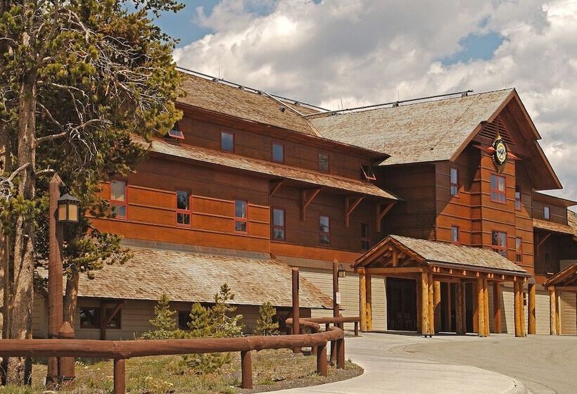 منتجع Old Faithful Snow Lodge & Cabins   Inside The Park