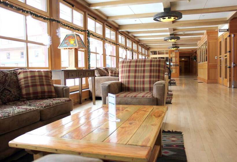 منتجع Old Faithful Snow Lodge & Cabins   Inside The Park