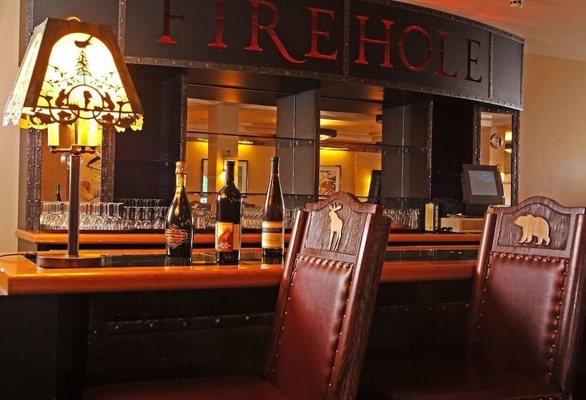 منتجع Old Faithful Snow Lodge & Cabins   Inside The Park