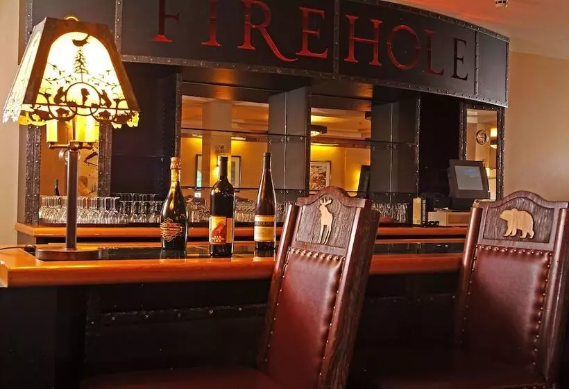 Lomakeskus Old Faithful Snow Lodge & Cabins   Inside The Park